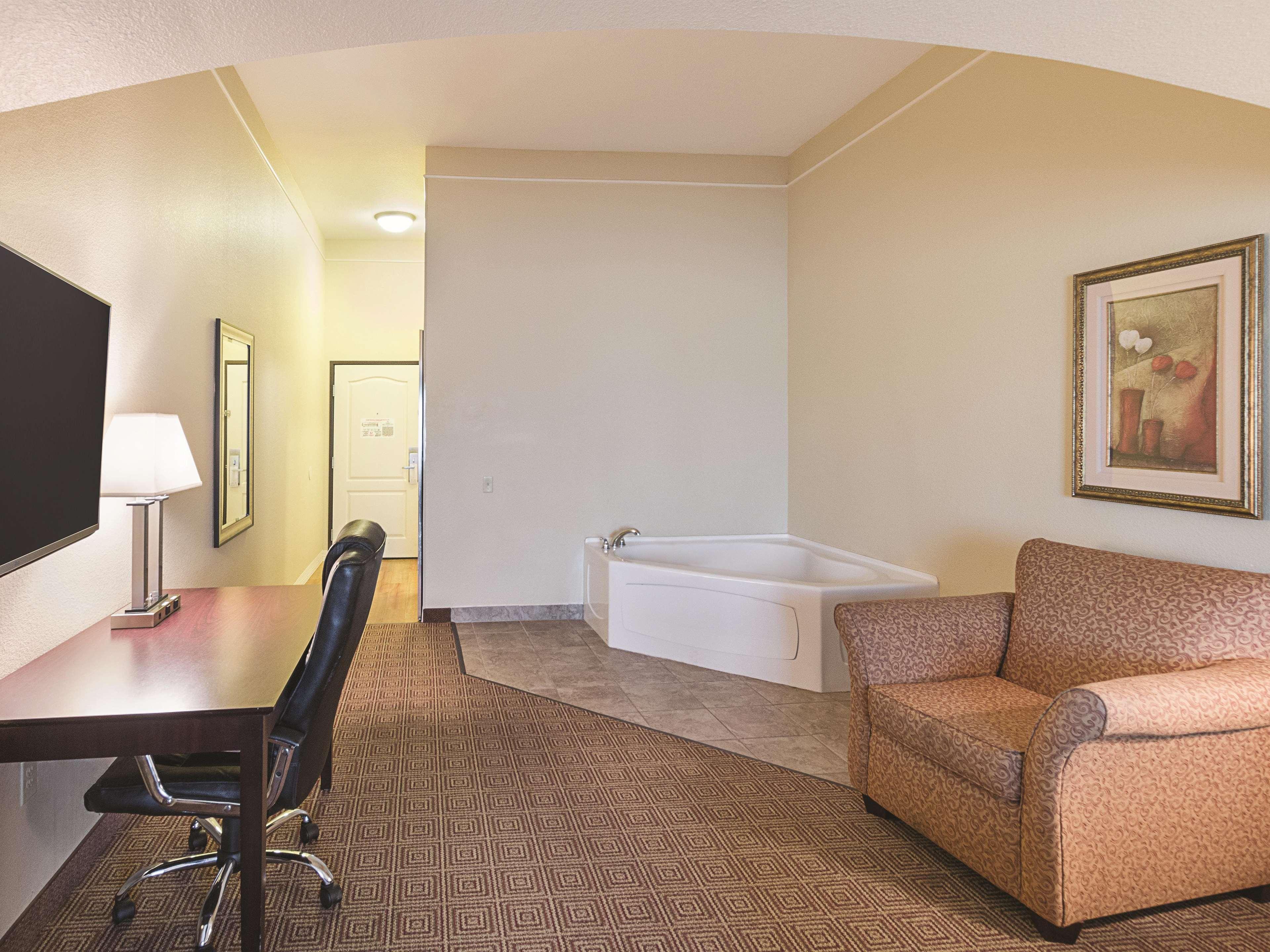La Quinta By Wyndham Waxahachie Hotel Exterior photo