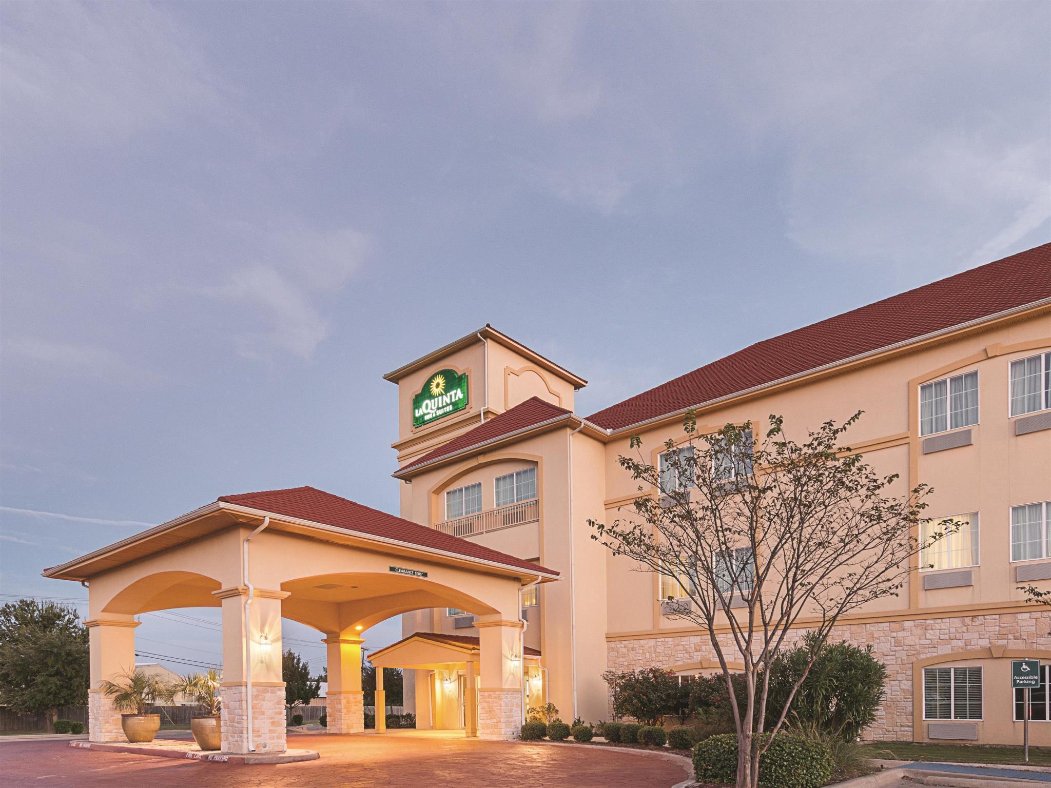 La Quinta By Wyndham Waxahachie Hotel Exterior photo