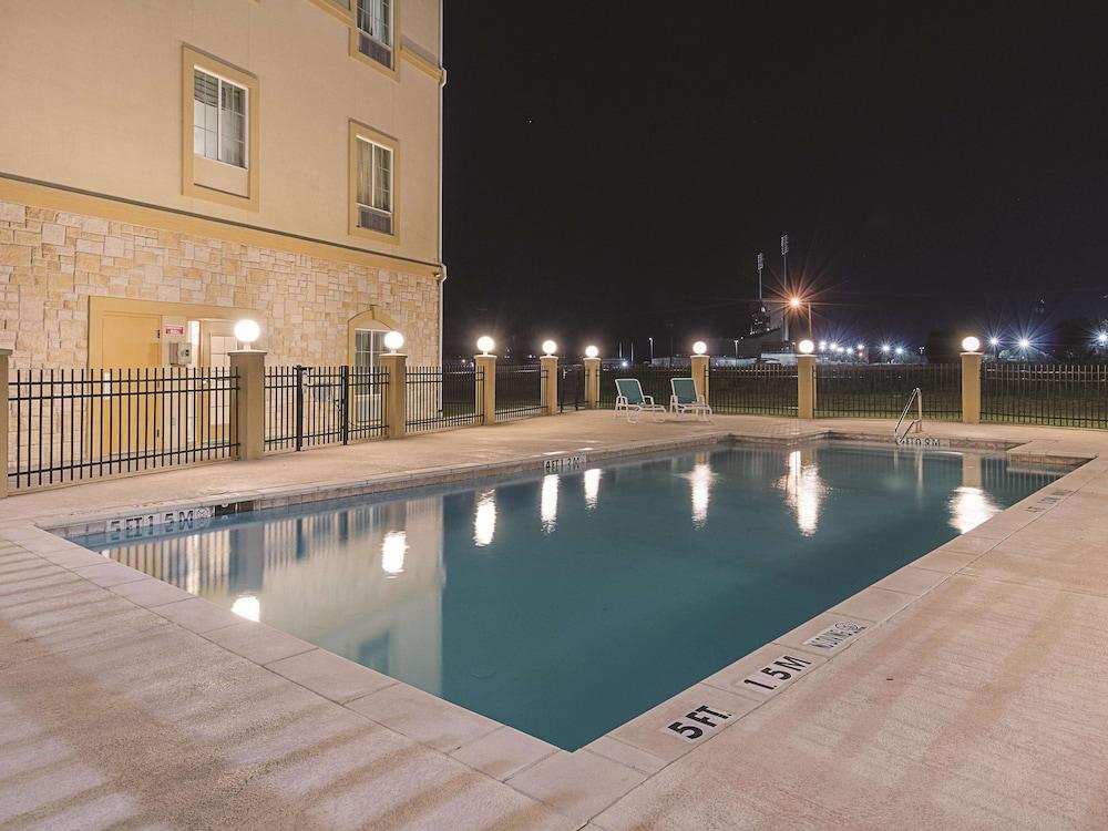La Quinta By Wyndham Waxahachie Hotel Exterior photo